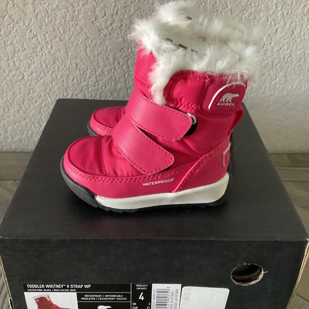 SOREL Baby’s Whitney II Strap Boots, size 4